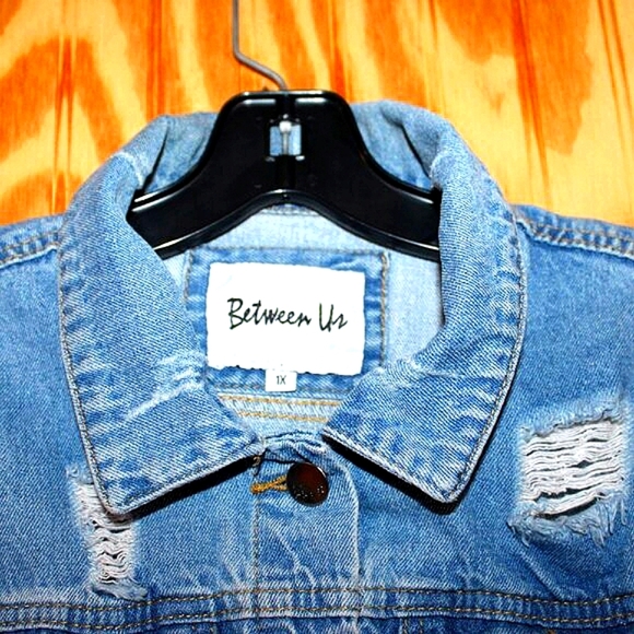 Between Us Thrashed Distressed Denim Jacket - Size 1X - Picture 2 of 6